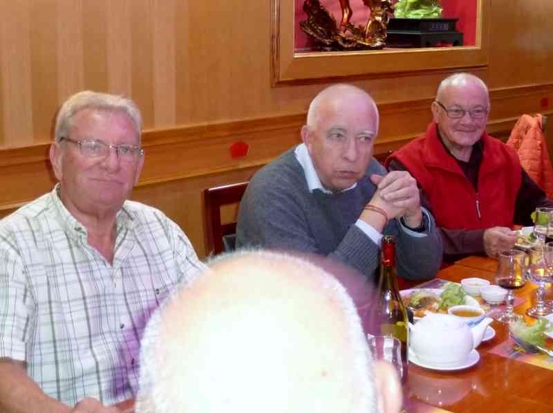 01_P1130041 (Clement).jpg - Après les courses de certains et regroupement des « précurseurs », dîner...